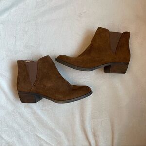 Kensie Garry Brown Suede Chelsea ankle boots / booties